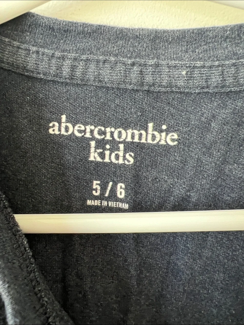 4/$12 Abercrombie & Fitch Navy Heather Long Sleeve Boys Henley Top | 6-7